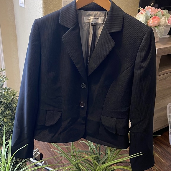 Tahari Jackets & Blazers - TAHARI Blazer Size 8P